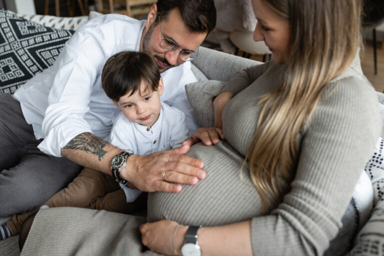 Babybauchbilder in Bottrop mit Geschwisterchen